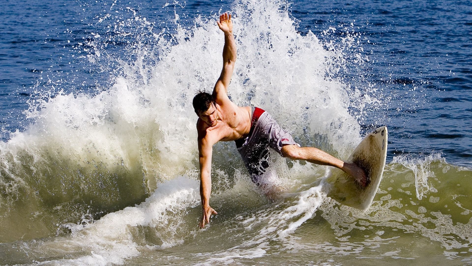 爱游戏登录入口-马克西姆·格鲁塞刷新个人100米蝶泳最佳